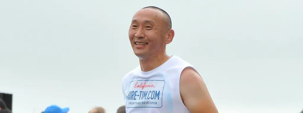 Tim Baz running the 2025 San Francisco Marathon in a custom hire-me shirt